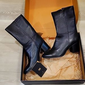 Frye boots mid calf pull on size 10 black leather